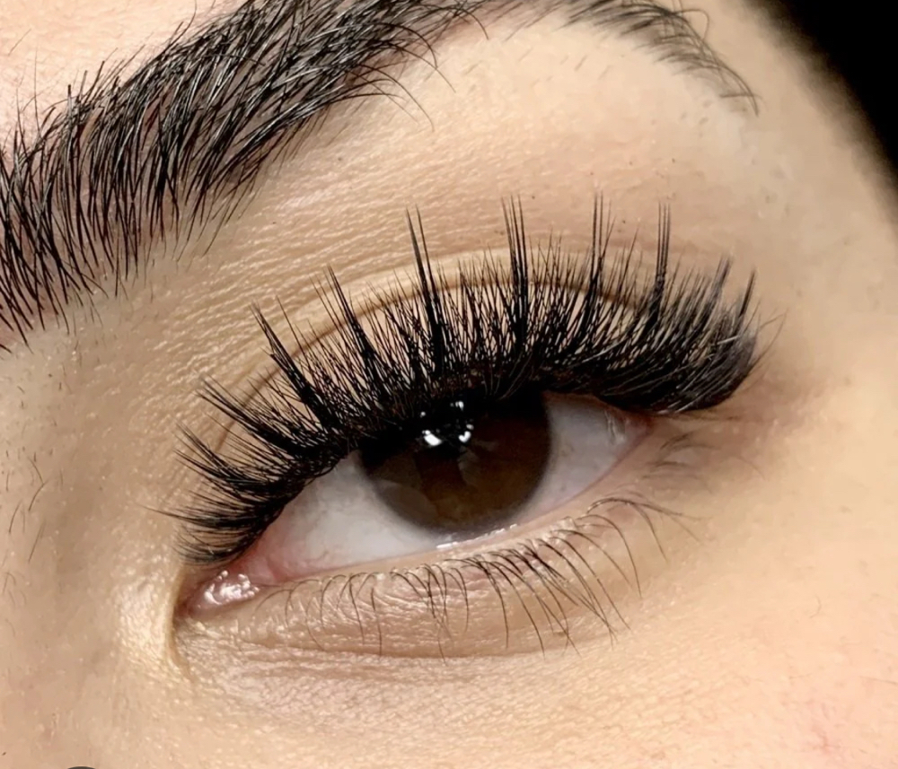 Hybrid Lash Hybrid eyelash extensions Charleston - textured volume look